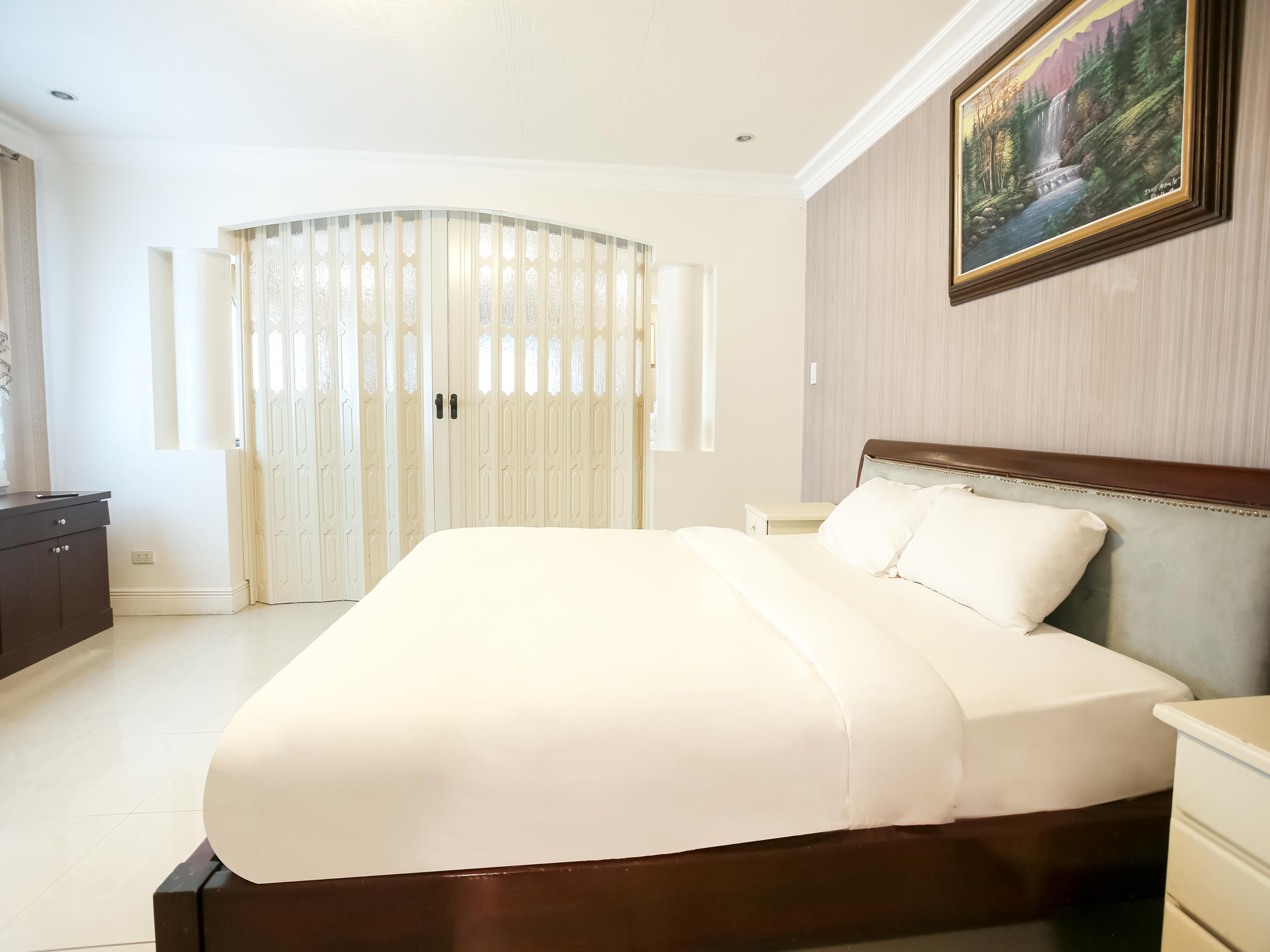 Hotel Euroasia By Bluebookers Анхелес Екстериор снимка