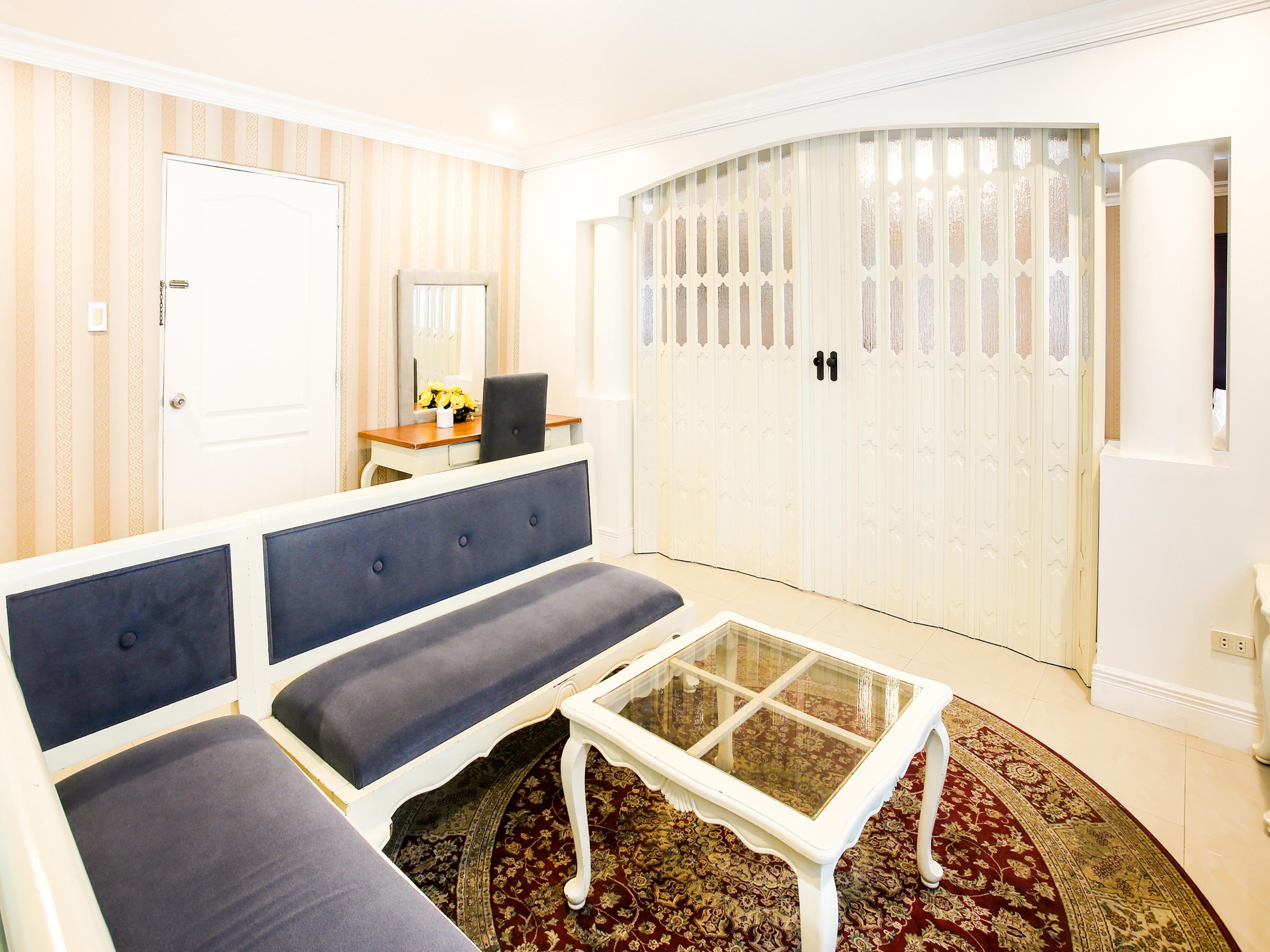 Hotel Euroasia By Bluebookers Анхелес Екстериор снимка