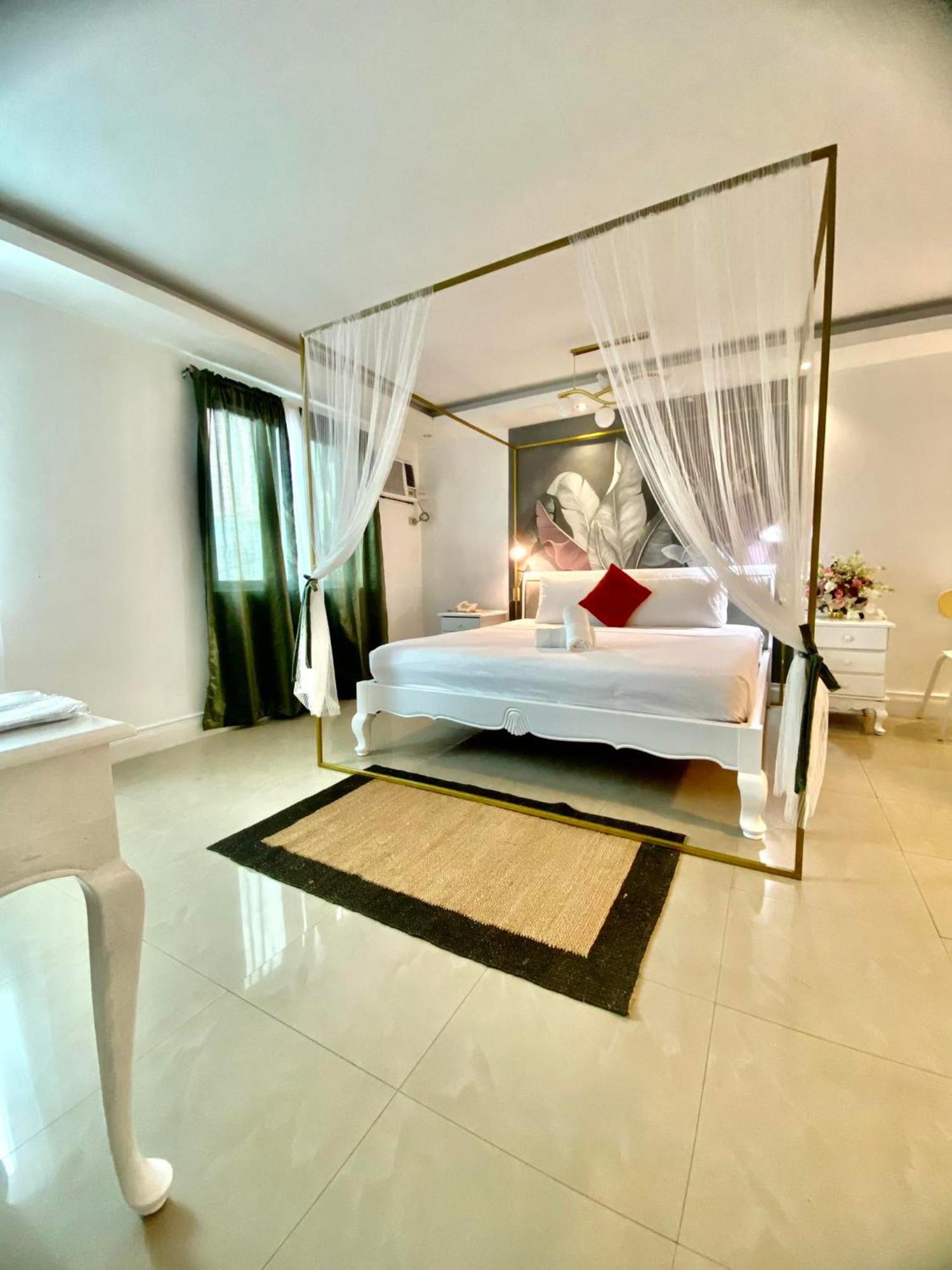 Hotel Euroasia By Bluebookers Анхелес Екстериор снимка