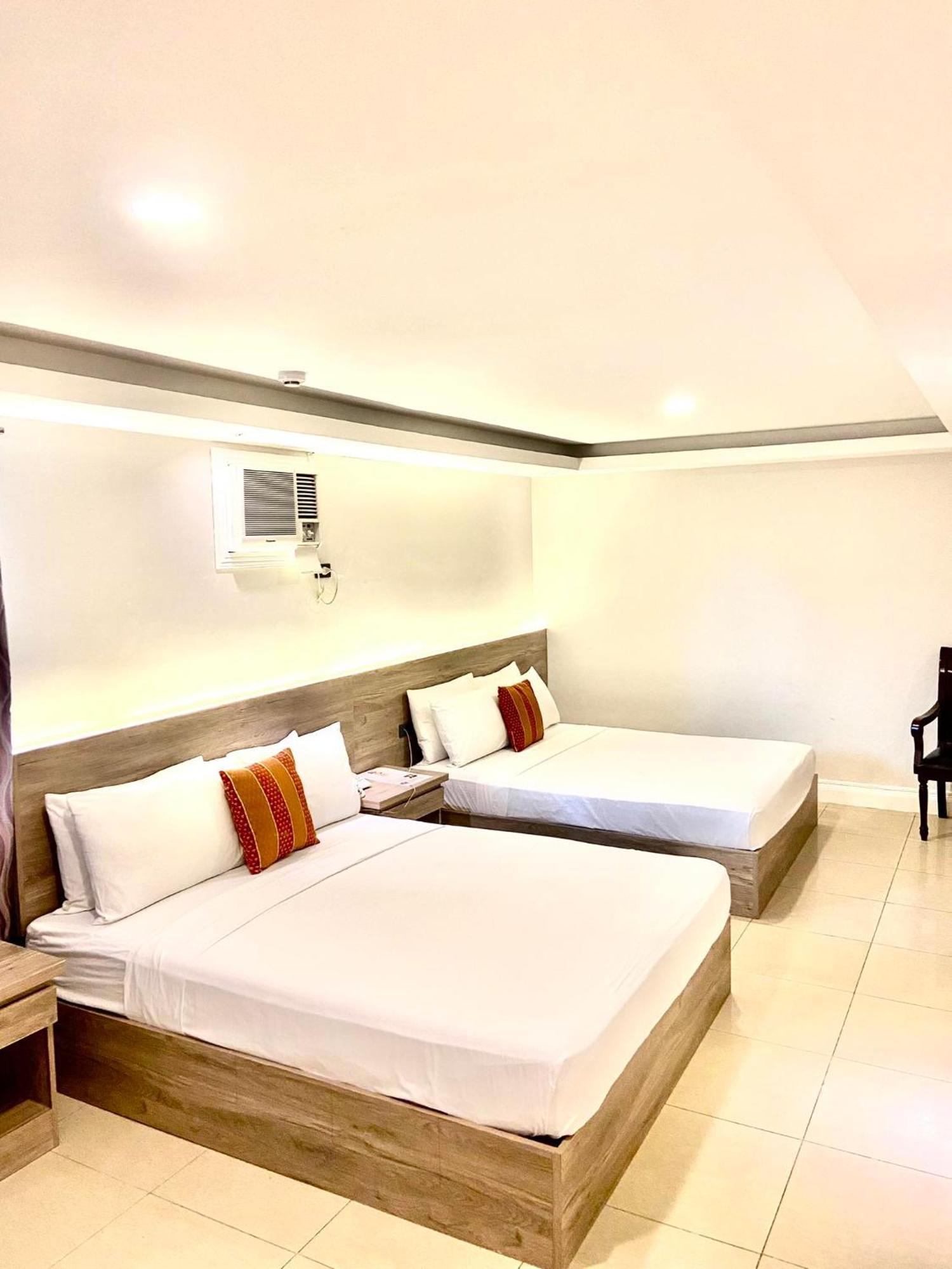 Hotel Euroasia By Bluebookers Анхелес Екстериор снимка