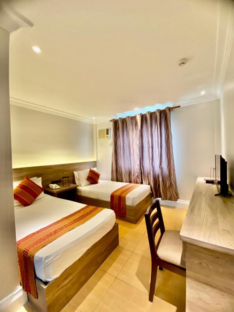 Hotel Euroasia By Bluebookers Анхелес Екстериор снимка