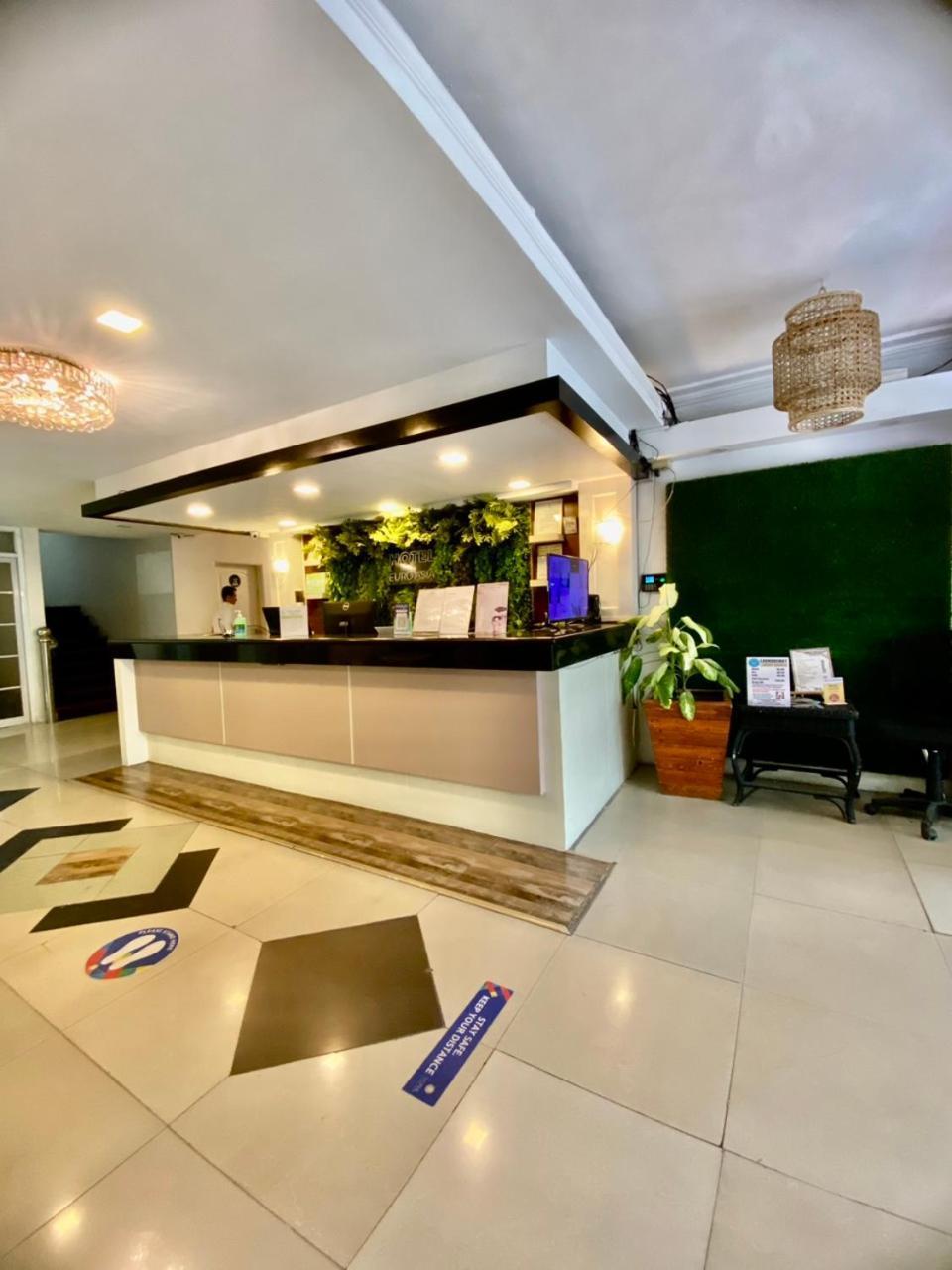 Hotel Euroasia By Bluebookers Анхелес Екстериор снимка