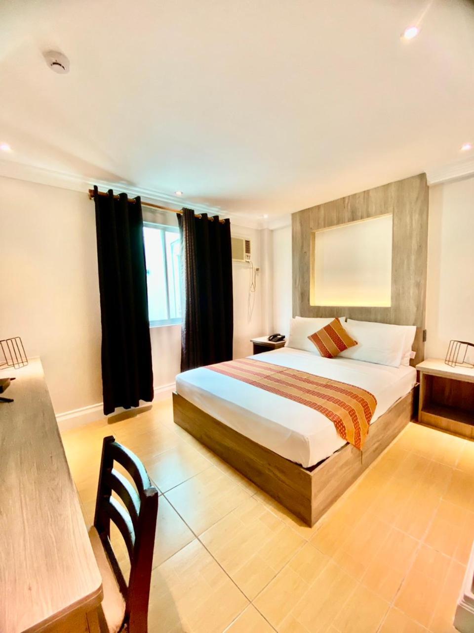 Hotel Euroasia By Bluebookers Анхелес Екстериор снимка