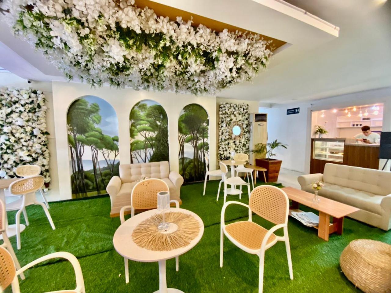 Hotel Euroasia By Bluebookers Анхелес Екстериор снимка