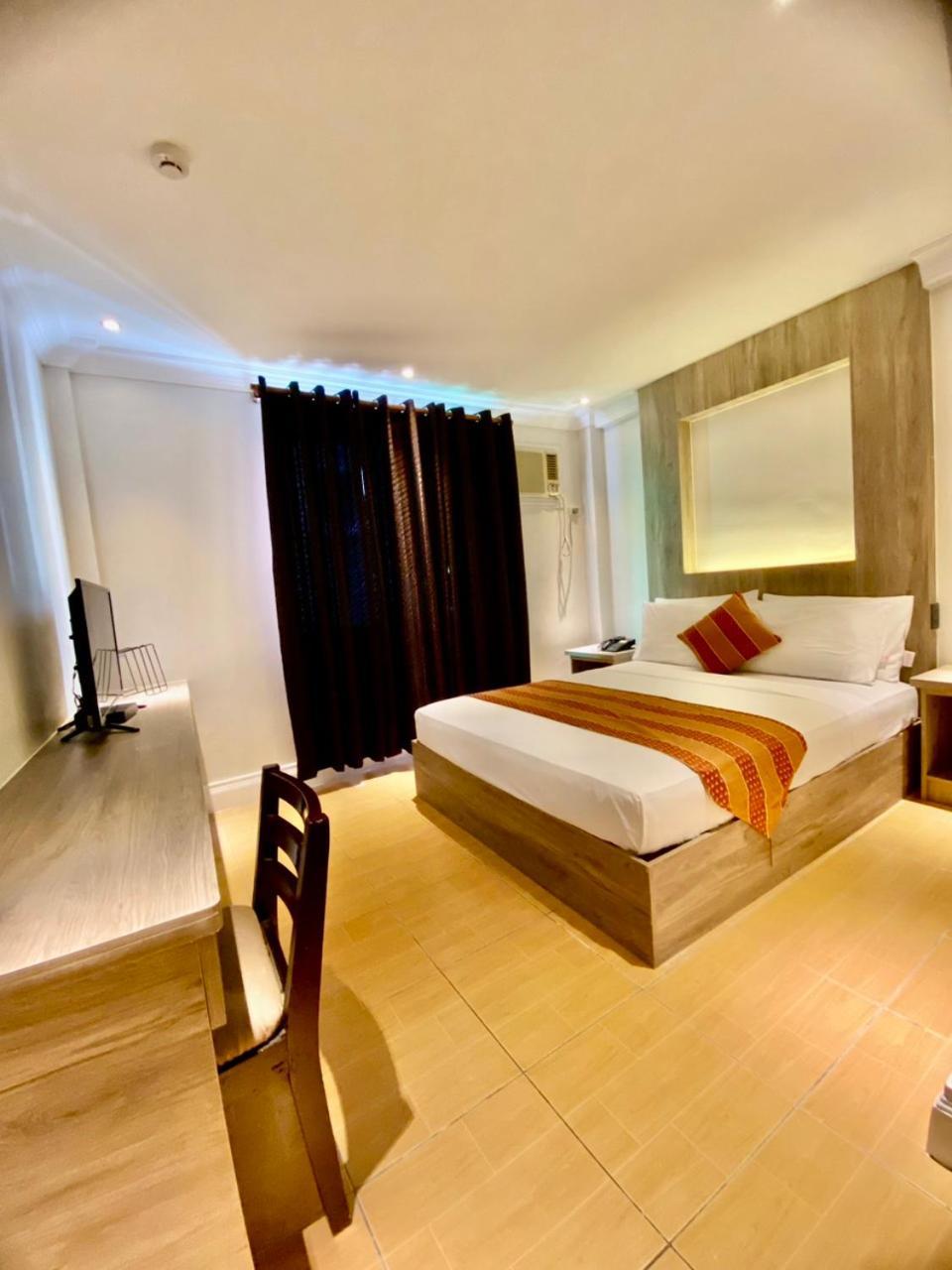 Hotel Euroasia By Bluebookers Анхелес Екстериор снимка