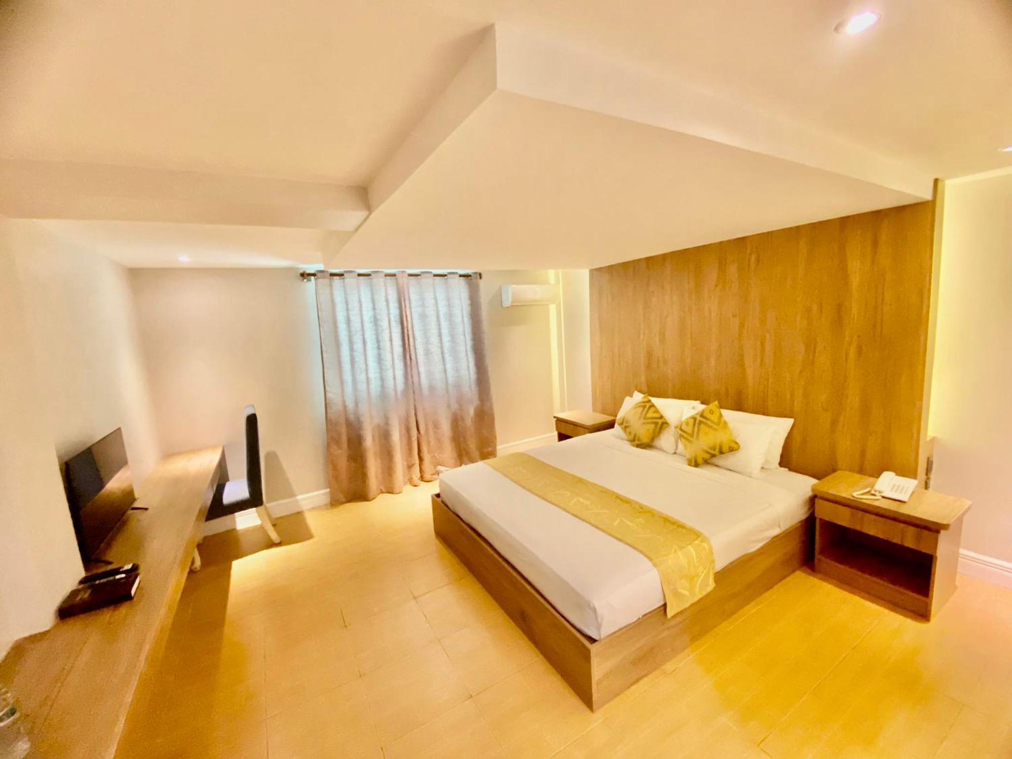 Hotel Euroasia By Bluebookers Анхелес Екстериор снимка