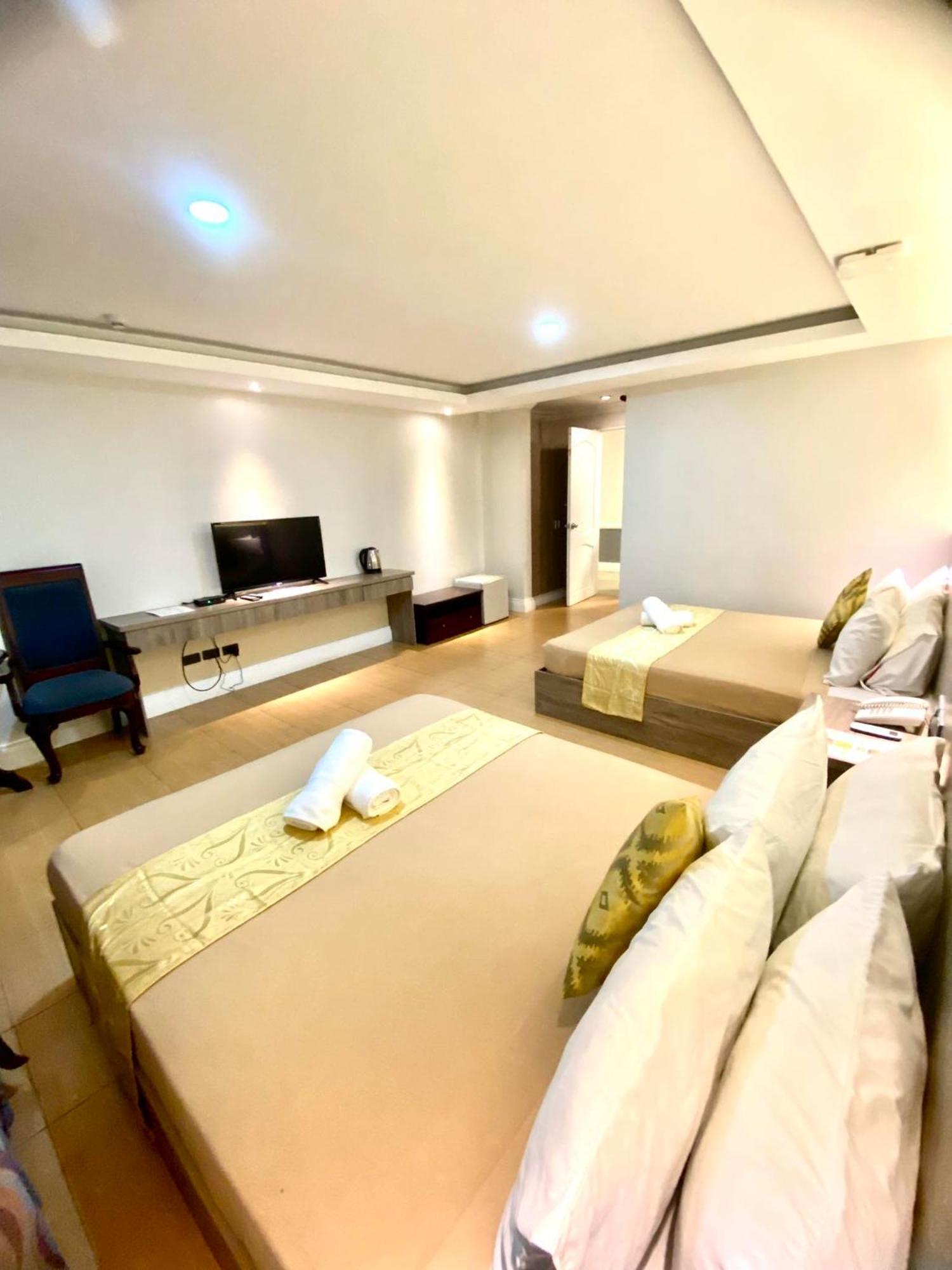 Hotel Euroasia By Bluebookers Анхелес Екстериор снимка